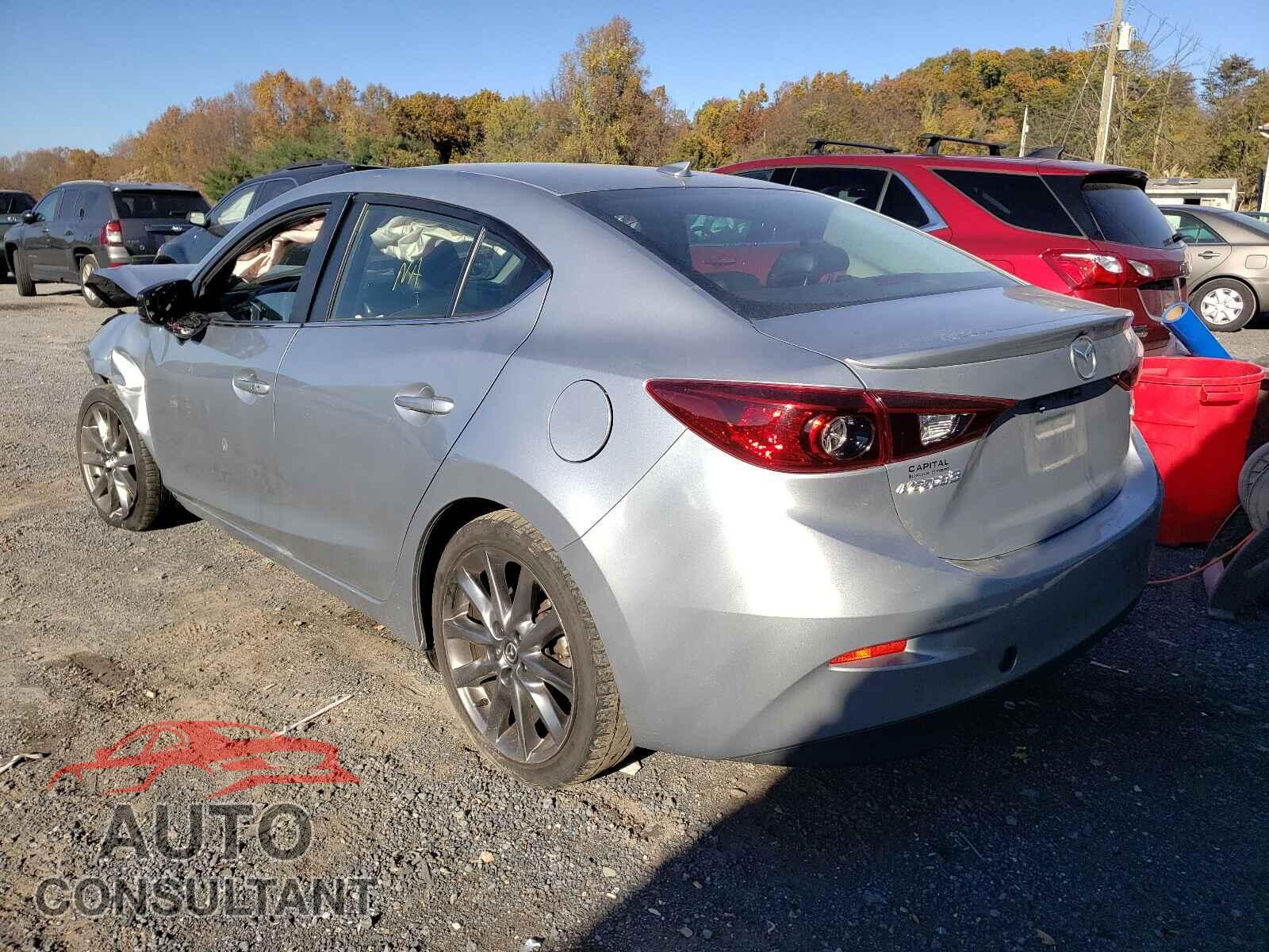 MAZDA 3 2018 - 3MZBN1V30JM214694