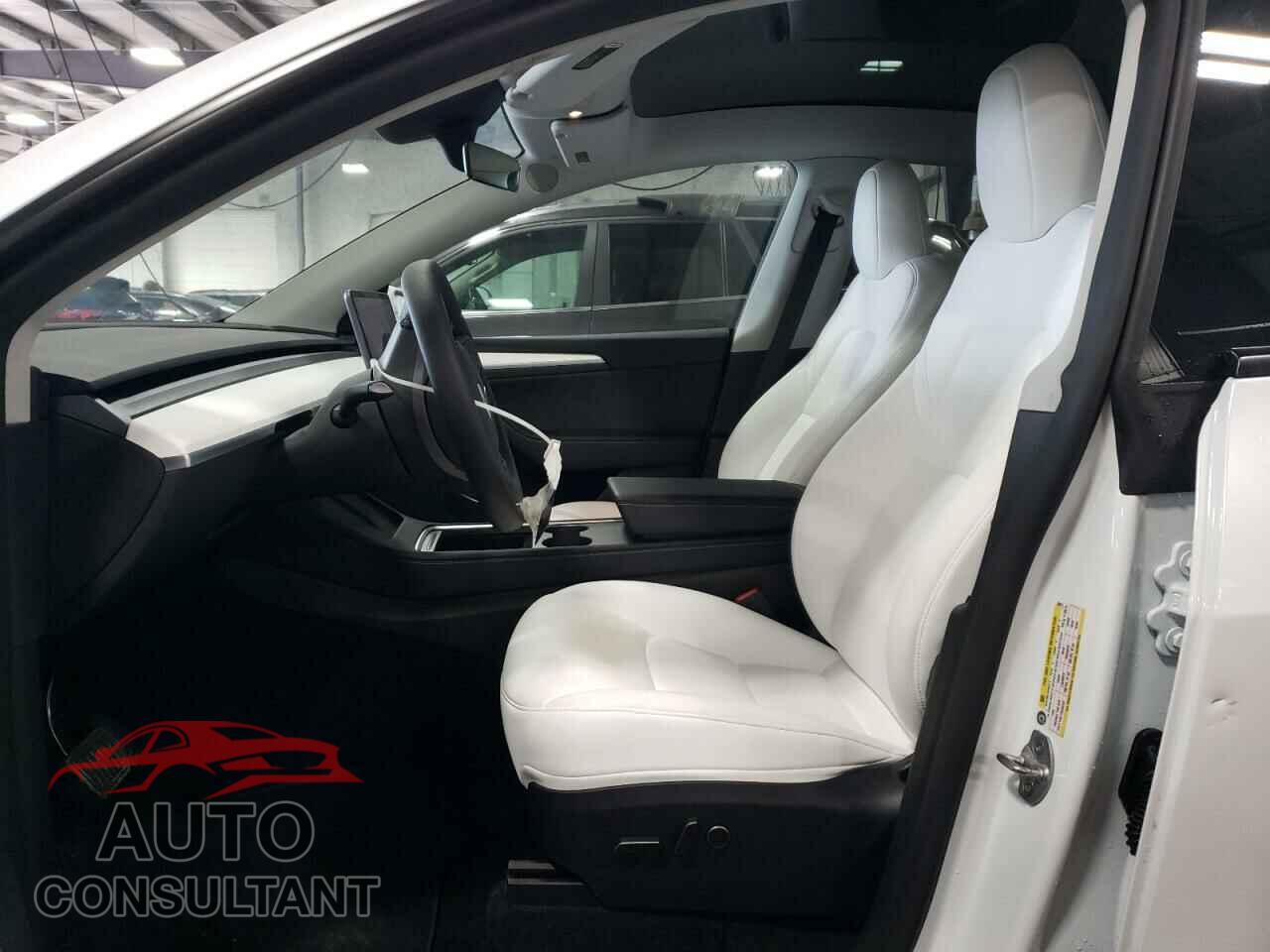 TESLA MODEL Y 2024 - 7SAYGDEE6RA260511