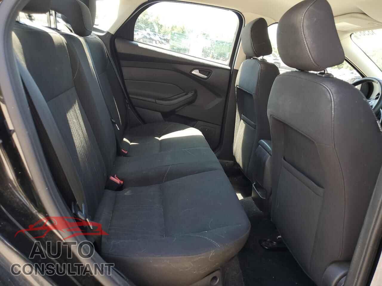 FORD FOCUS 2015 - 1FADP3F26FL268474