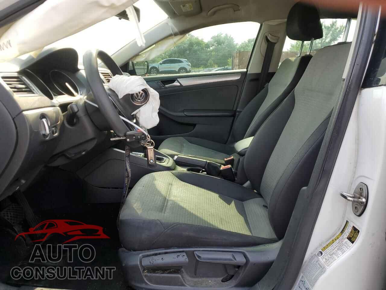 VOLKSWAGEN JETTA 2017 - 3VW2B7AJ5HM350944