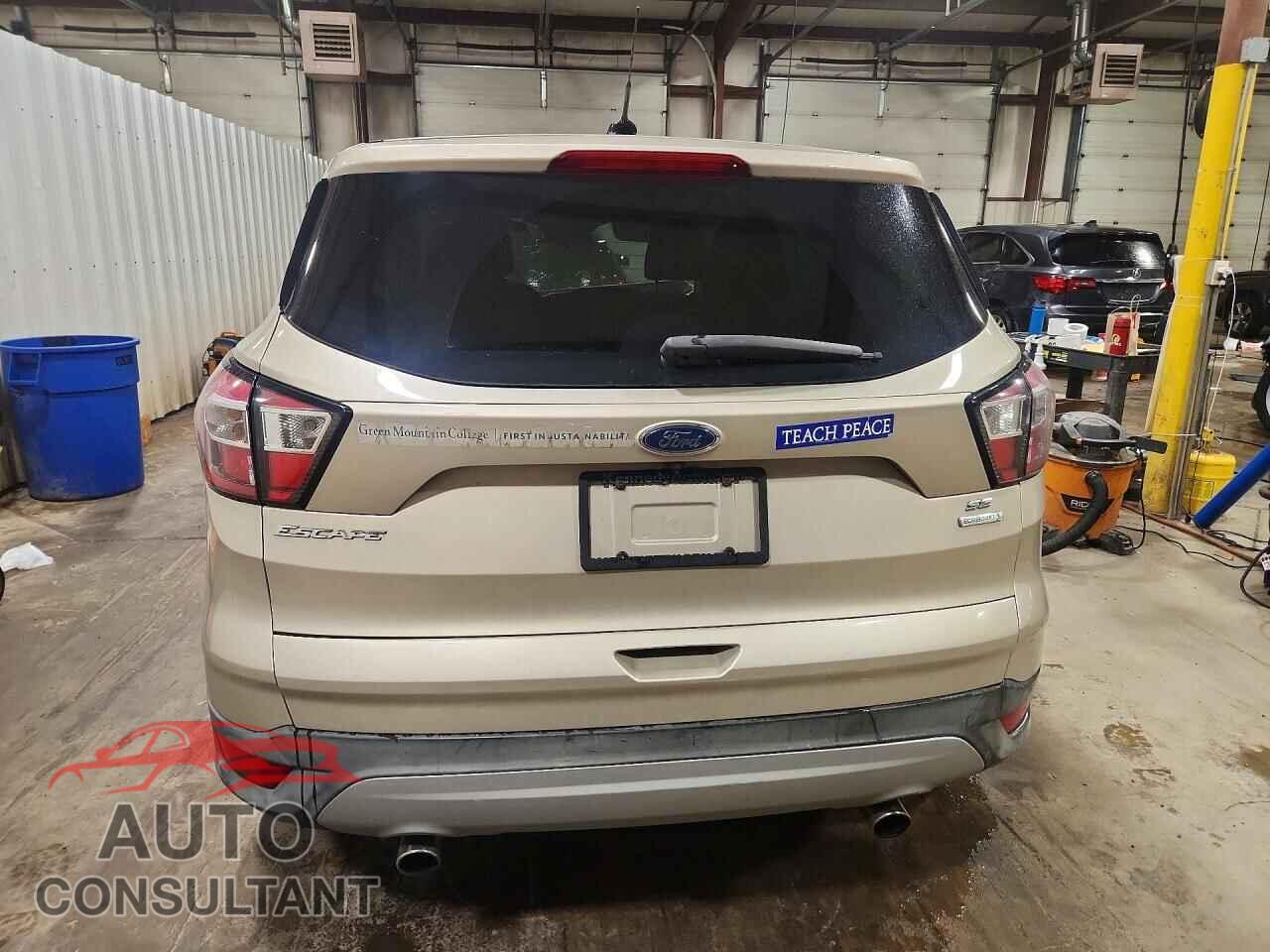 FORD ESCAPE 2017 - 1FMCU0GD3HUD14977