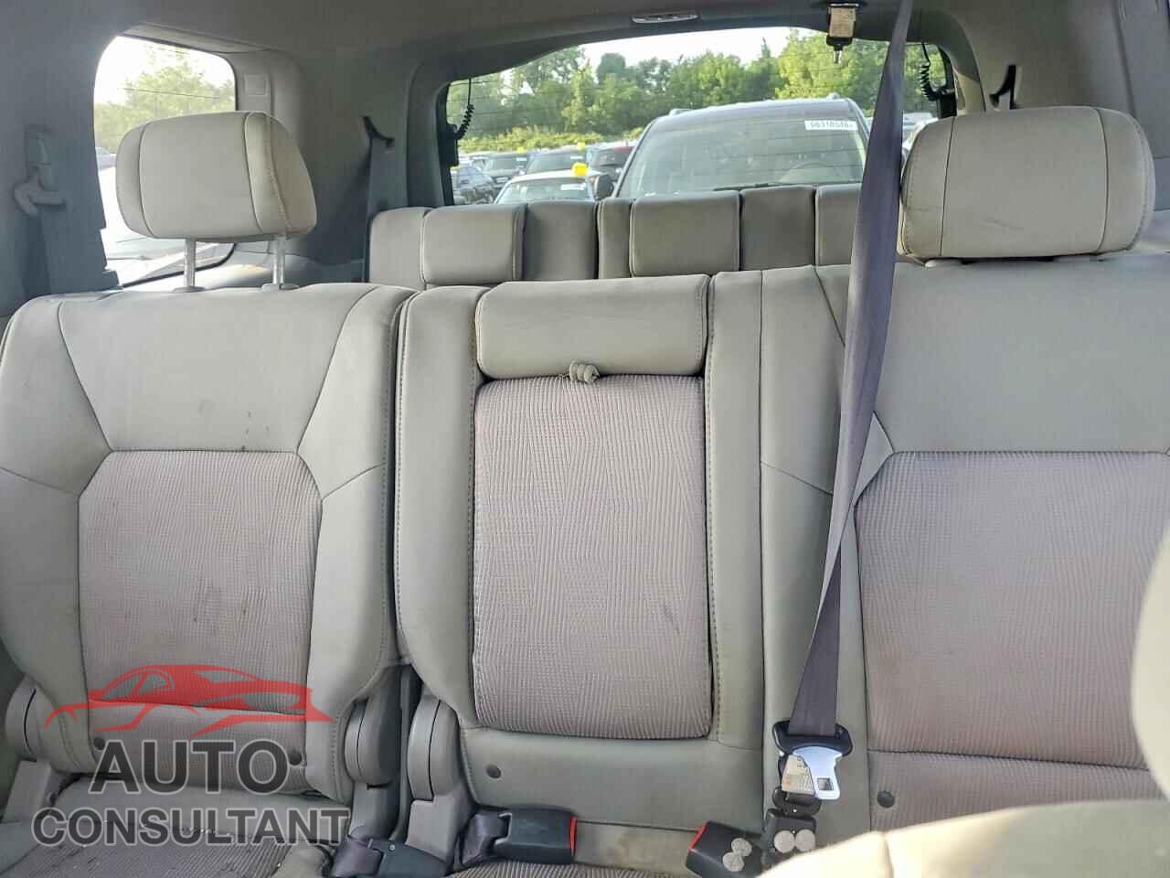 HONDA PILOT 2011 - 5FNYF4H49BB013947