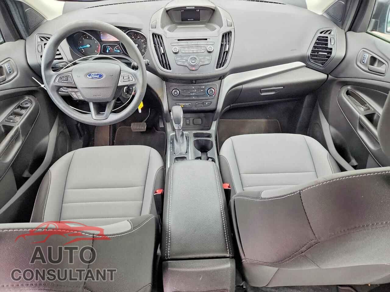 FORD ESCAPE 2017 - 1FMCU0F75HUC11796