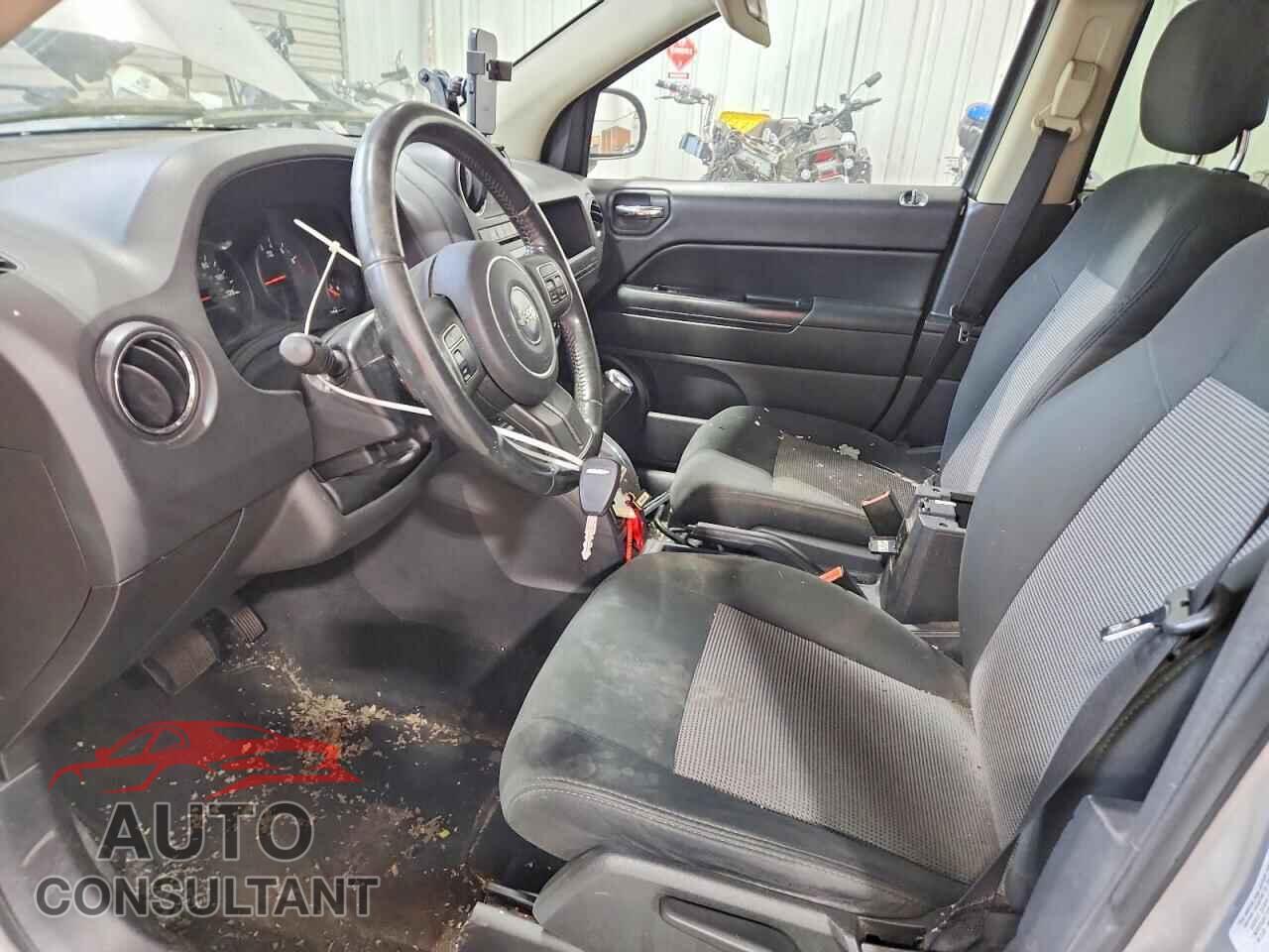 JEEP COMPASS 2011 - 1J4NF1FB5BD251573