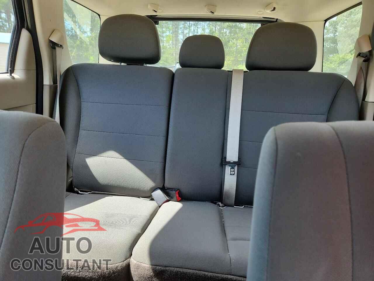 FORD ESCAPE 2010 - 1FMCU9C77AKD04538