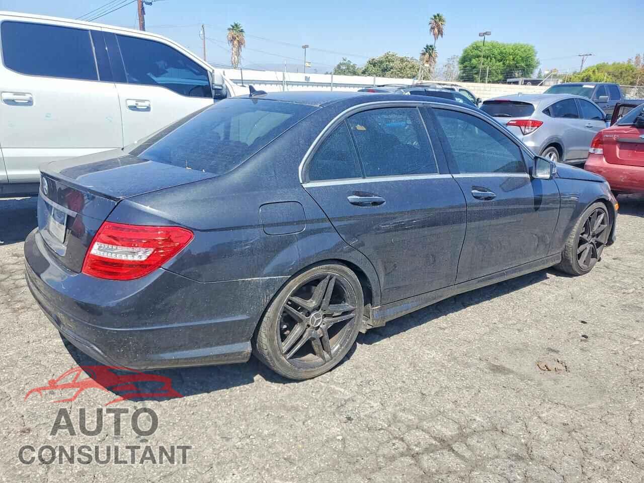 MERCEDES-BENZ C-CLASS 2012 - WDDGF4HB3CA651640