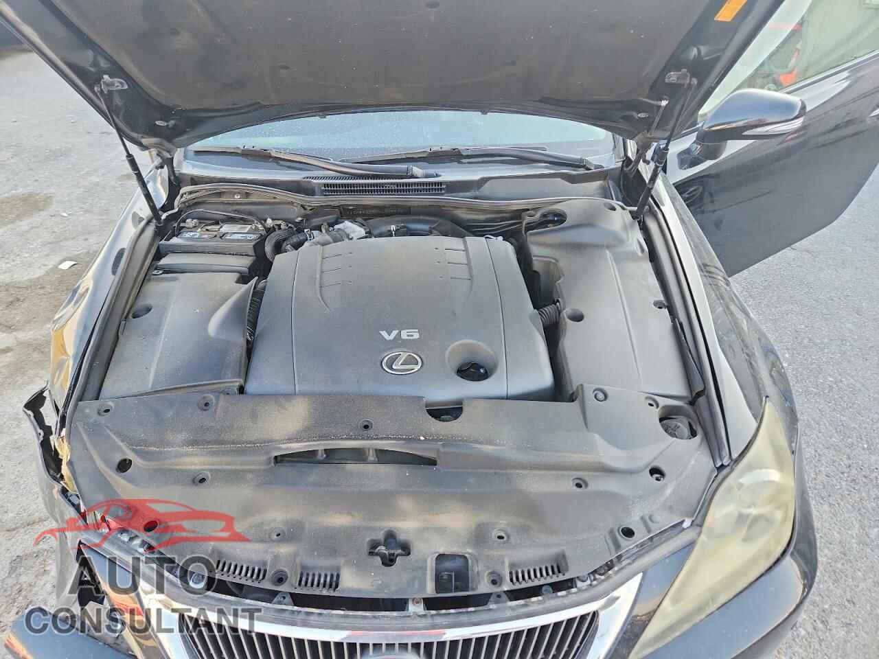 LEXUS IS 2014 - JTHFF2C22E2529896