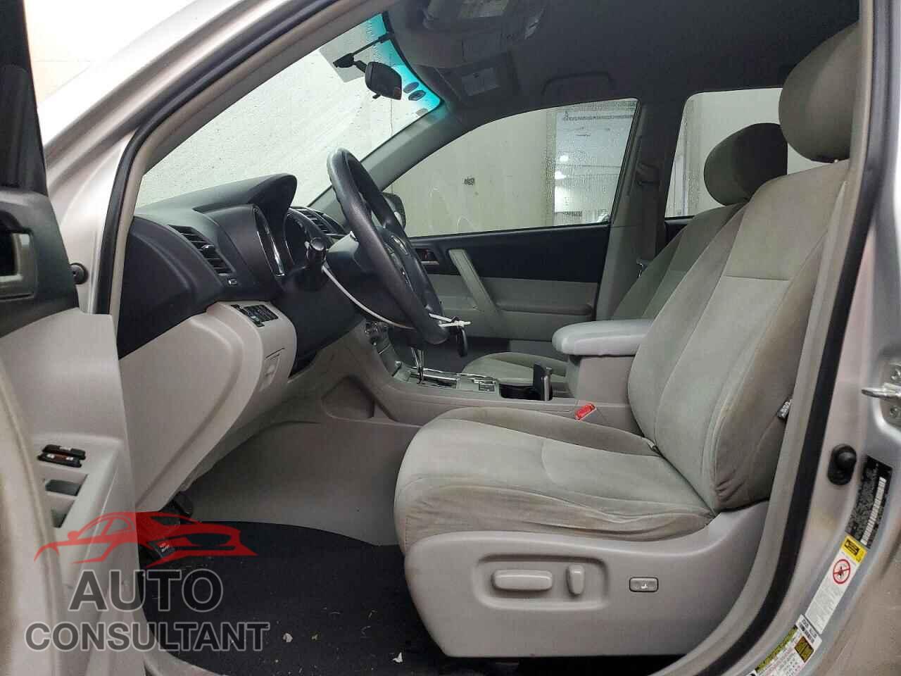 TOYOTA HIGHLANDER 2012 - 5TDBK3EH8CS156548