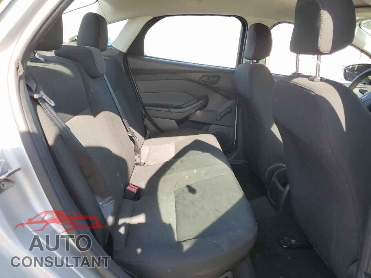 FORD FOCUS 2015 - 1FADP3E20FL364084