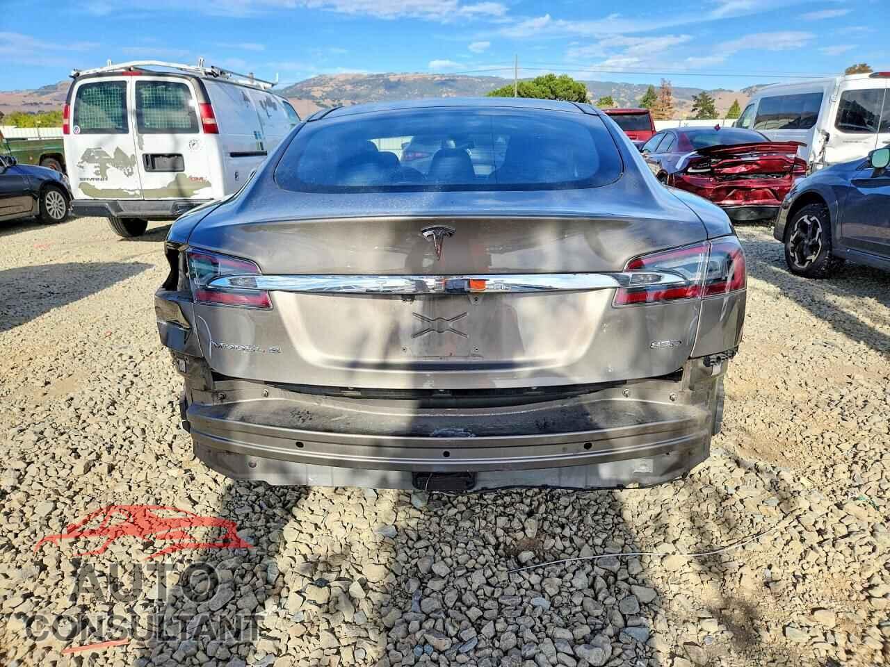 TESLA MODEL S 2015 - 5YJSA1H22FF090084