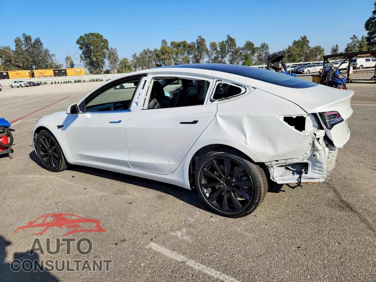 TESLA MODEL 3 2018 - 5YJ3E1EA8JF040450