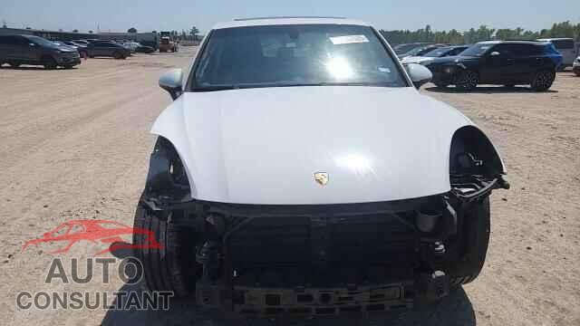 PORSCHE CAYENNE 2018 - WP1AA2A23JKA04545
