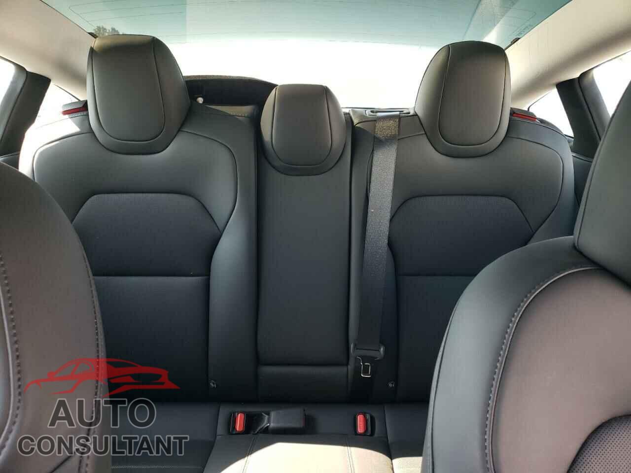 TESLA MODEL 3 2024 - 5YJ3E1EAXRF865806