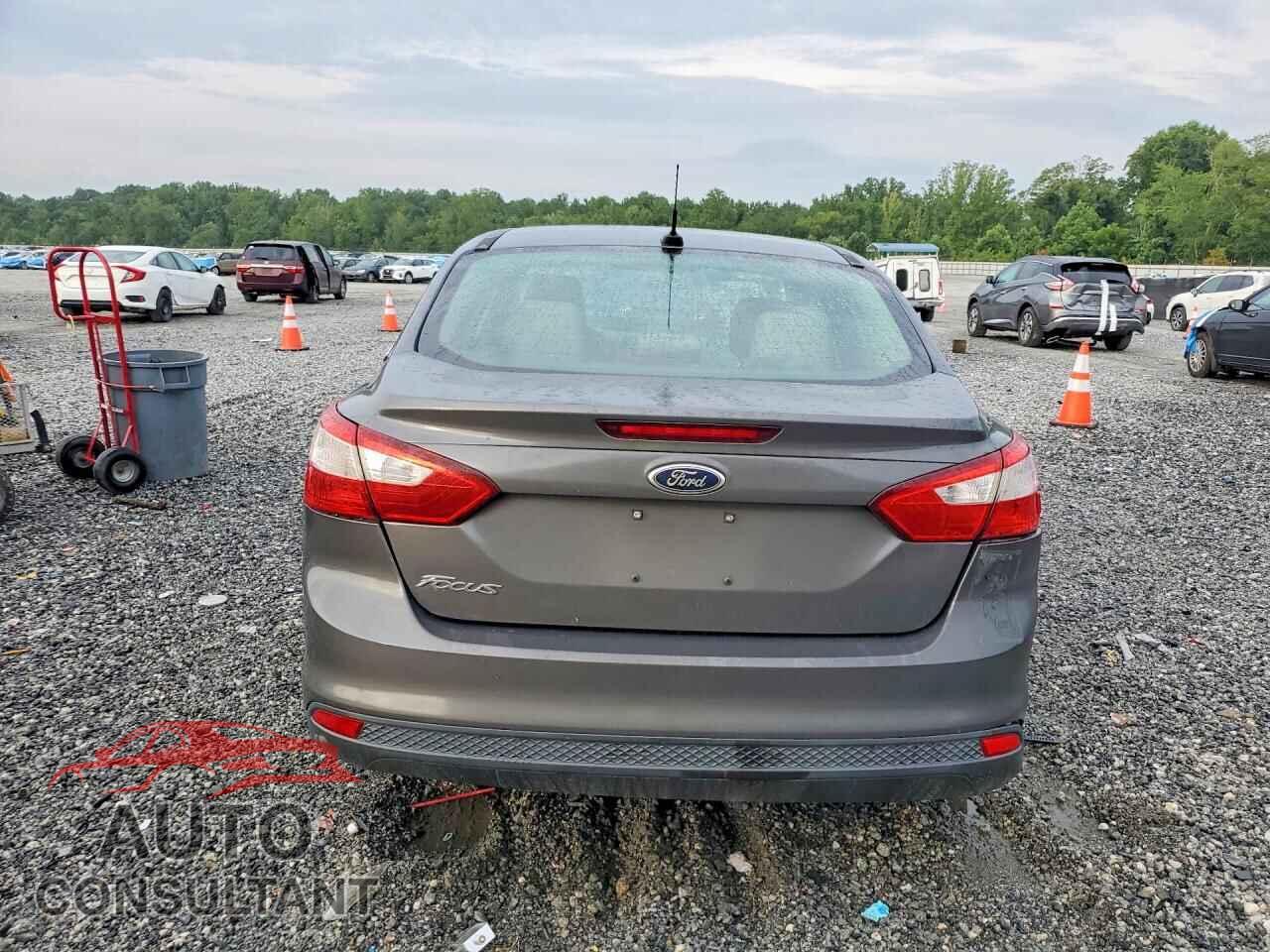 FORD FOCUS 2013 - 1FADP3E24DL206702