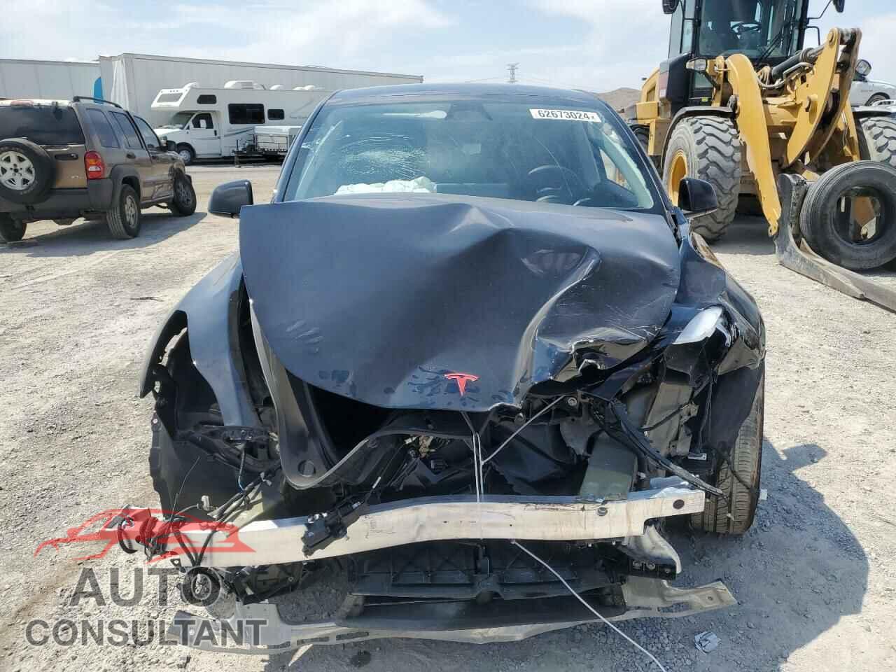 TESLA MODEL Y 2024 - 7SAYGDEE0RF083473