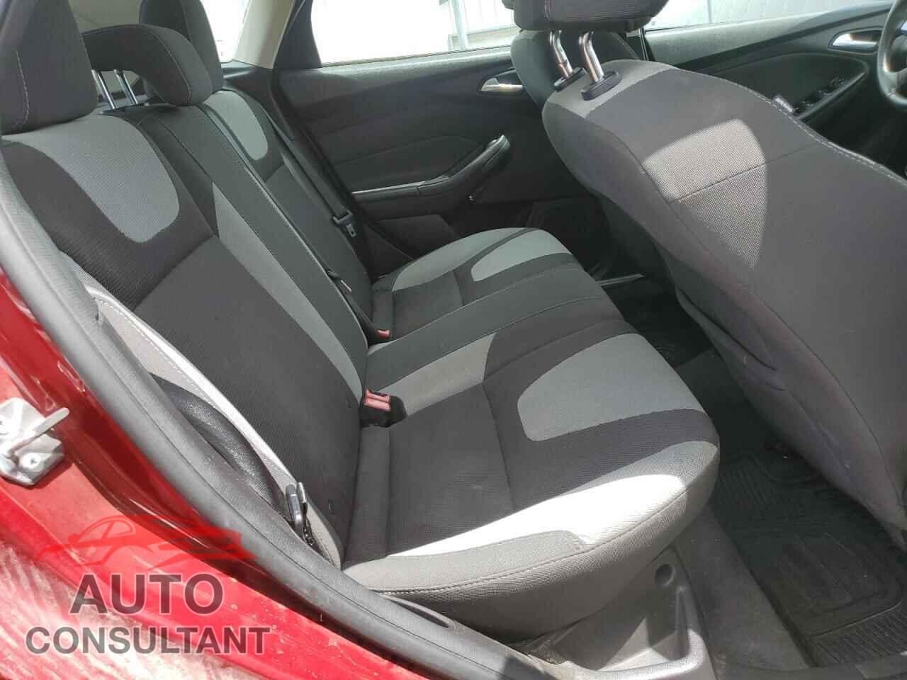 FORD FOCUS 2014 - 1FADP3K2XEL460646
