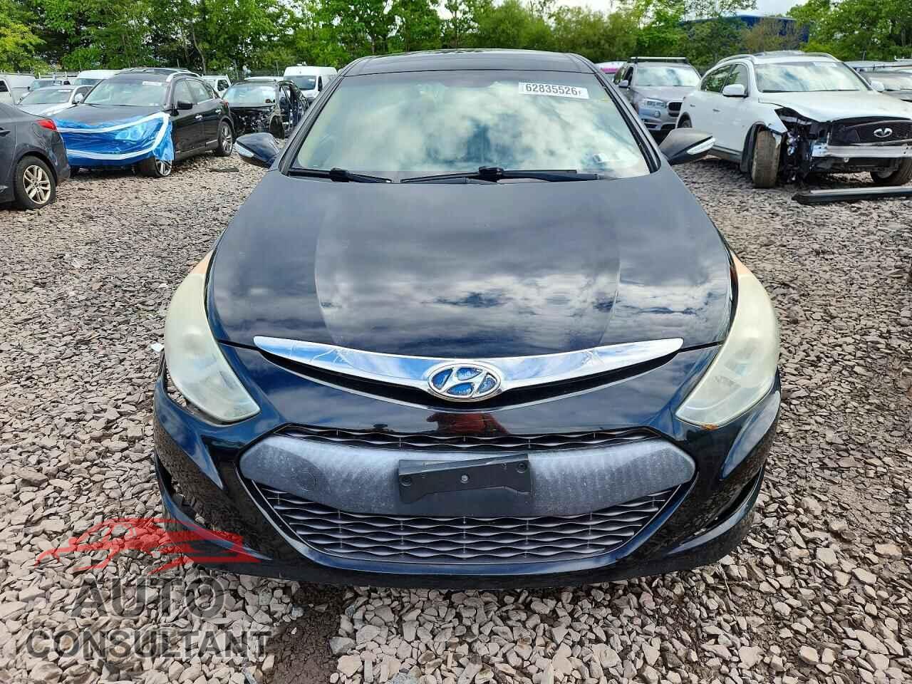 HYUNDAI SONATA 2011 - KMHEC4A45BA002941