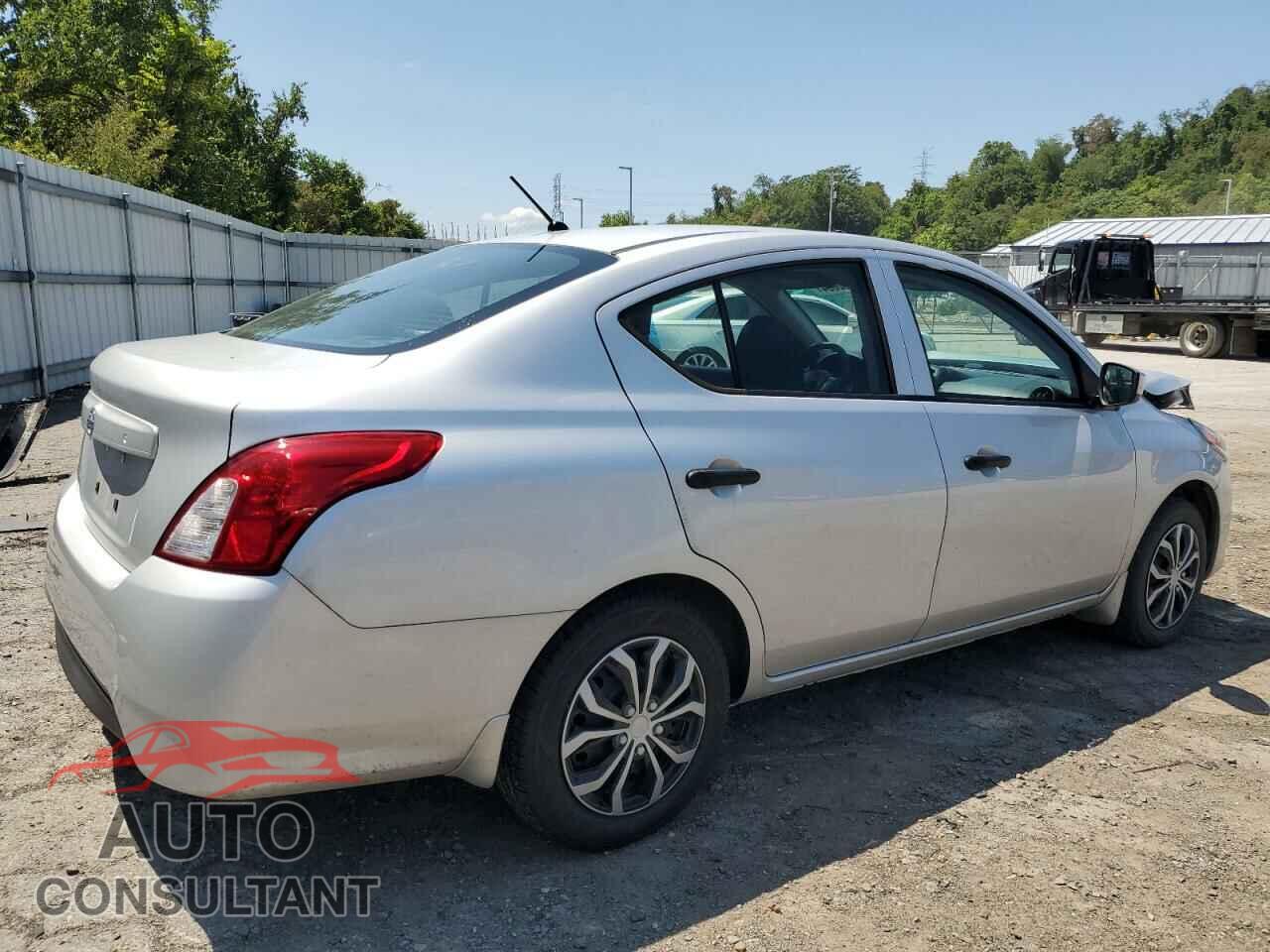 NISSAN VERSA 2017 - 3N1CN7AP3HL882009