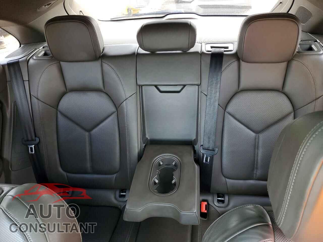 PORSCHE MACAN 2016 - WP1AB2A56GLB44700
