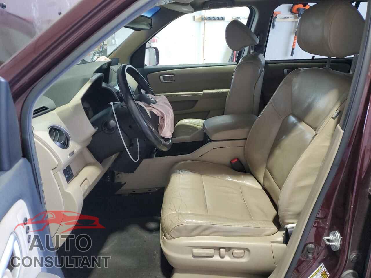 HONDA PILOT 2011 - 5FNYF4H9XBB078320