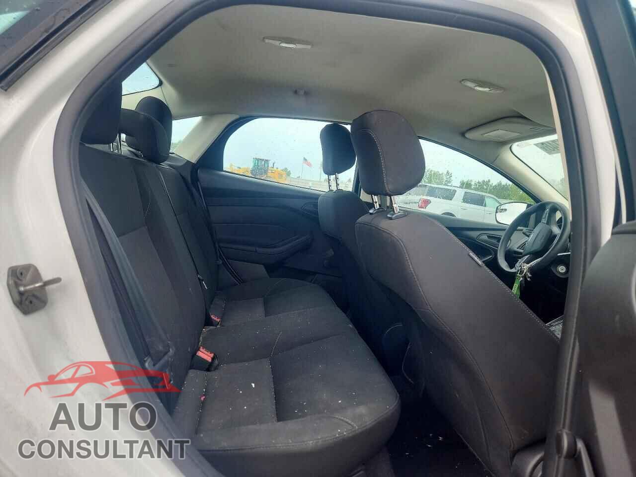 FORD FOCUS 2016 - 1FADP3E26GL233078
