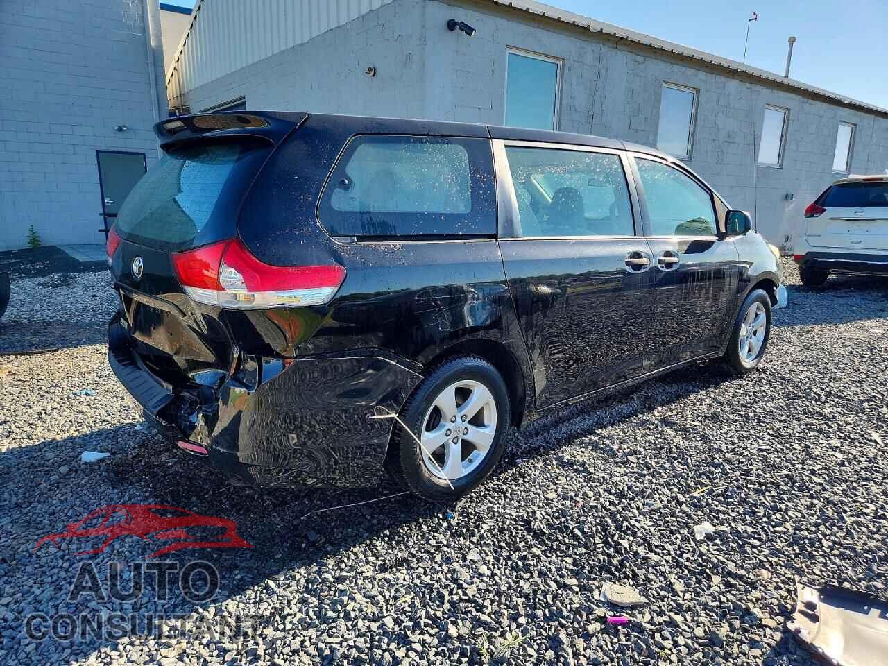 TOYOTA SIENNA 2013 - 5TDZK3DC8DS286576