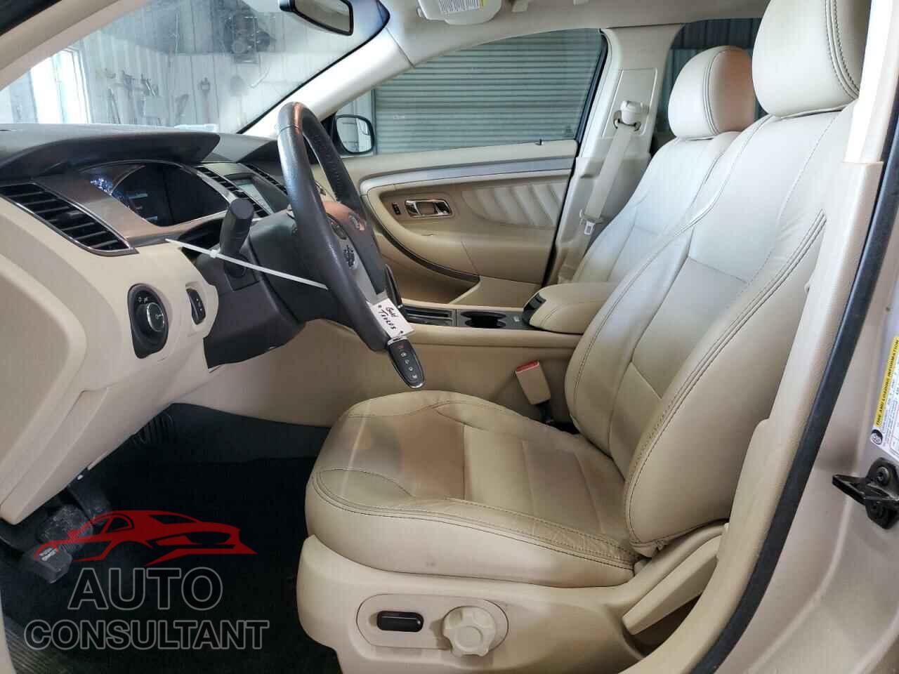 FORD TAURUS 2018 - 1FAHP2E83JG111780