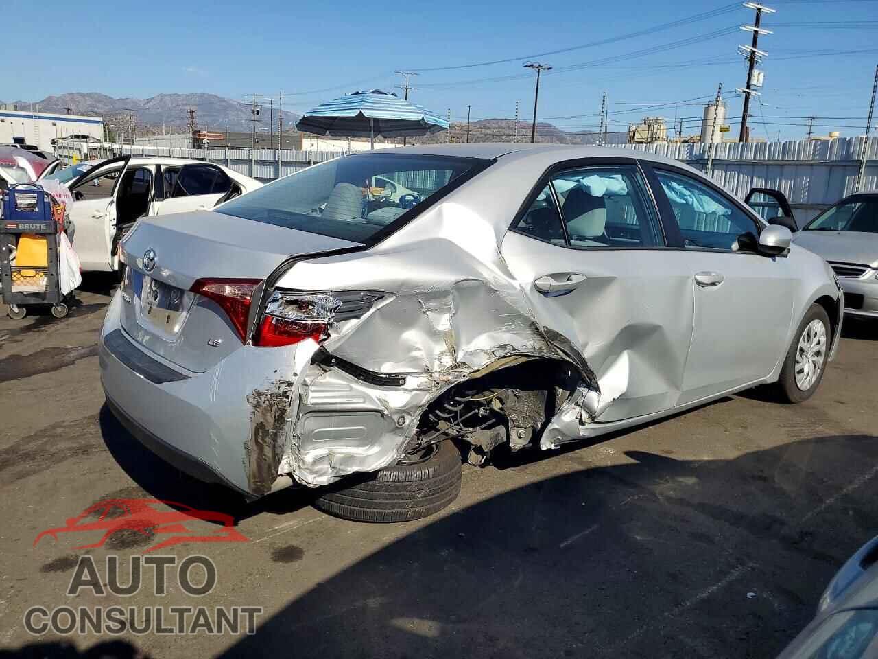 TOYOTA COROLLA LE 2017 - 5YFBURHE7HP677324