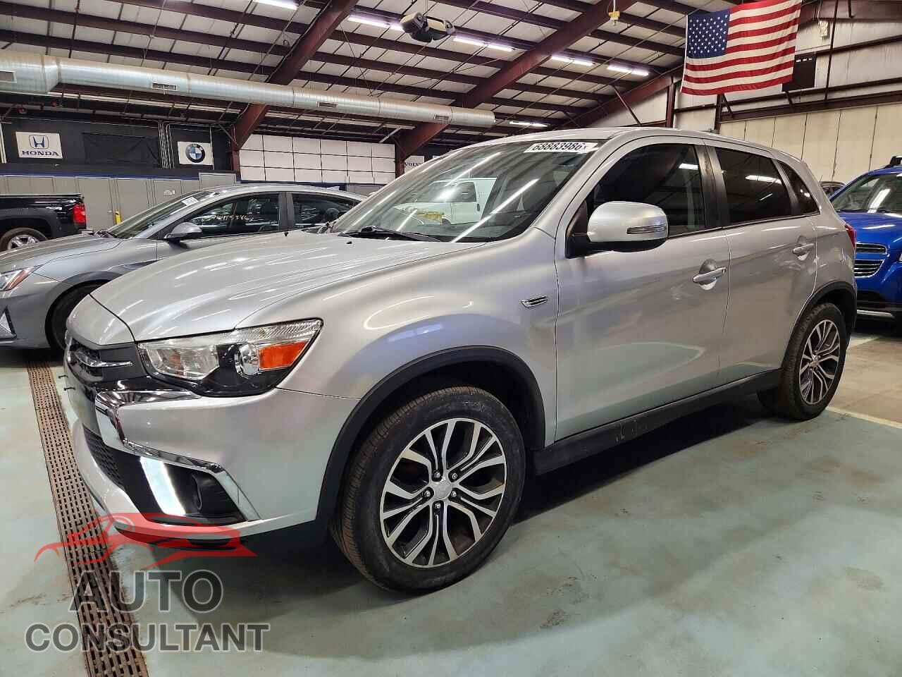 MITSUBISHI OUTLANDER 2018 - JA4AR3AW4JU021663