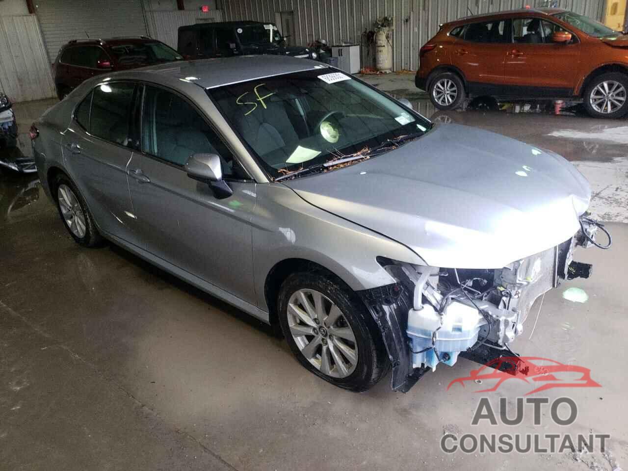 TOYOTA CAMRY 2018 - 4T1B11HK3JU099808