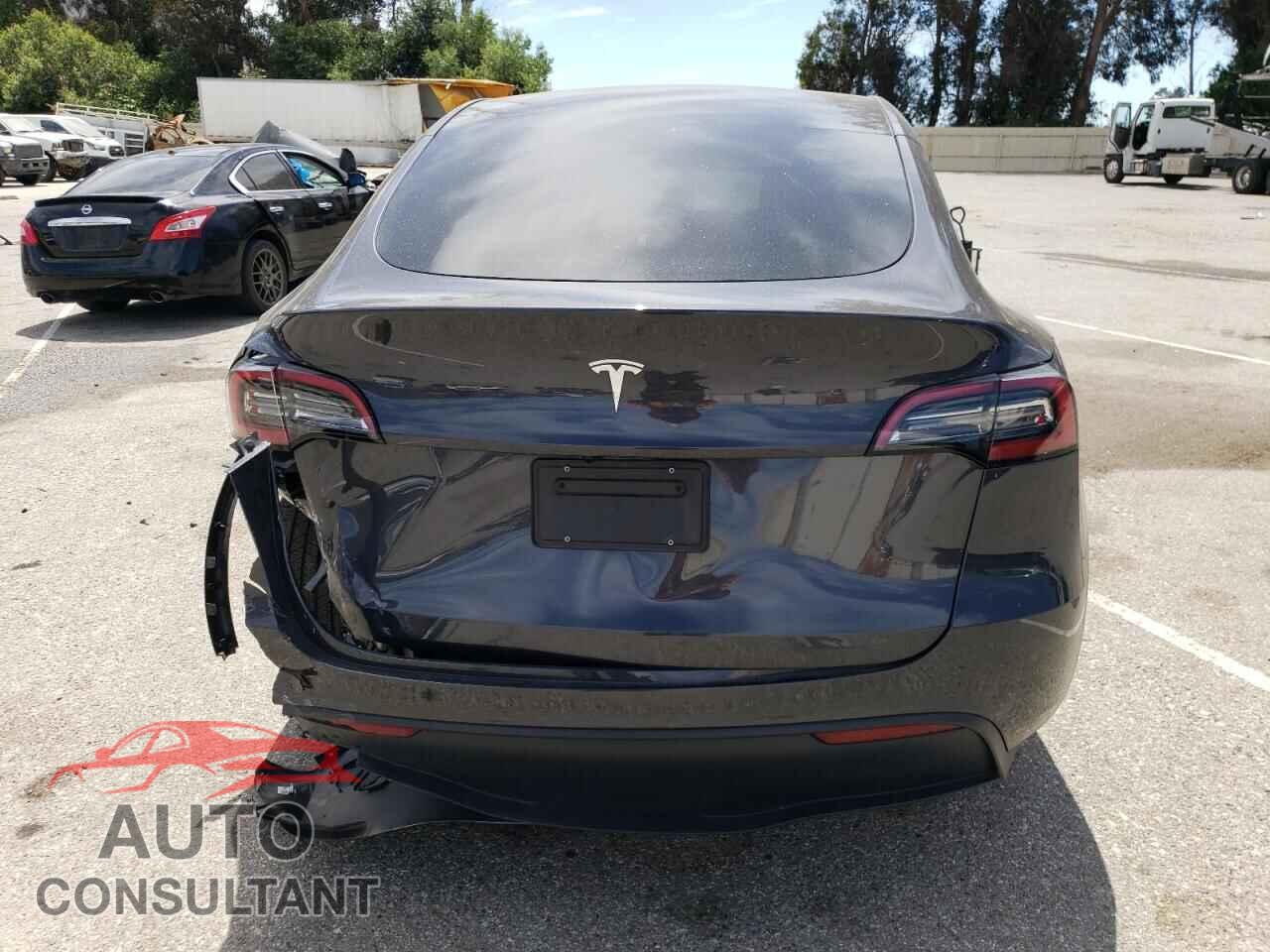 TESLA MODEL Y 2024 - 7SAYGDED2RF126105