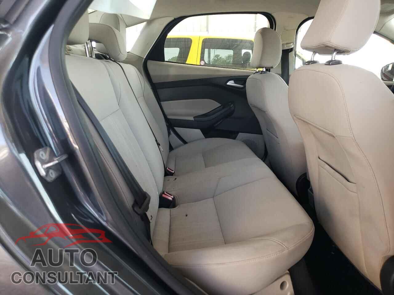 FORD FOCUS 2015 - 1FADP3F28FL282893