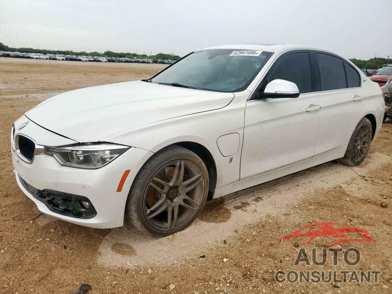 BMW 3 SERIES 2017 - WBA8E1C5XHK480062