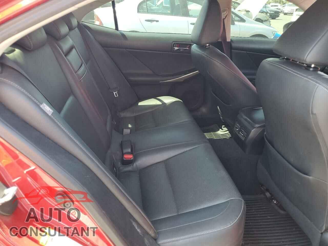 LEXUS IS 2015 - JTHBF1D29F5050432