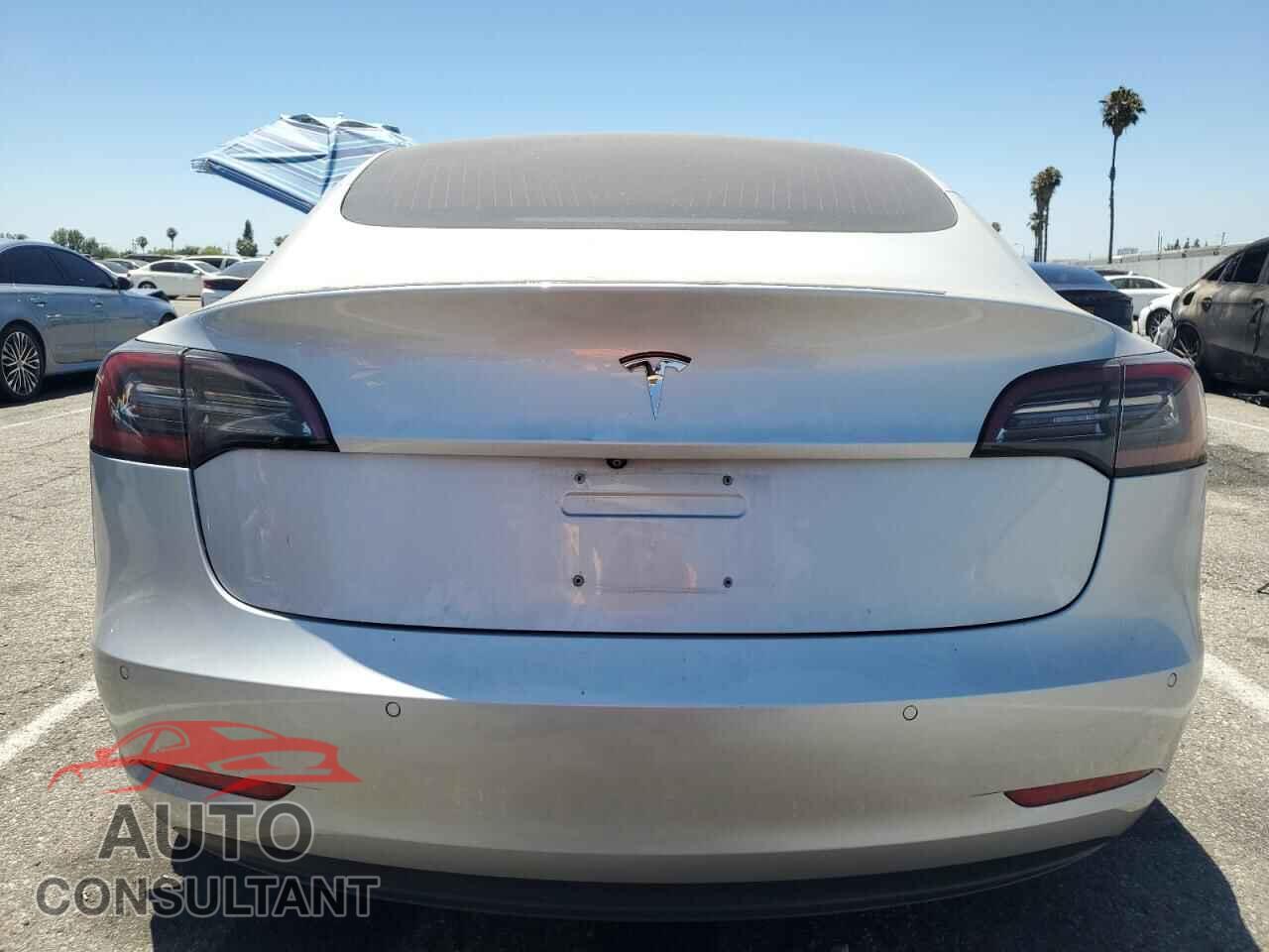 TESLA MODEL 3 2018 - 5YJ3E1EA2JF042615