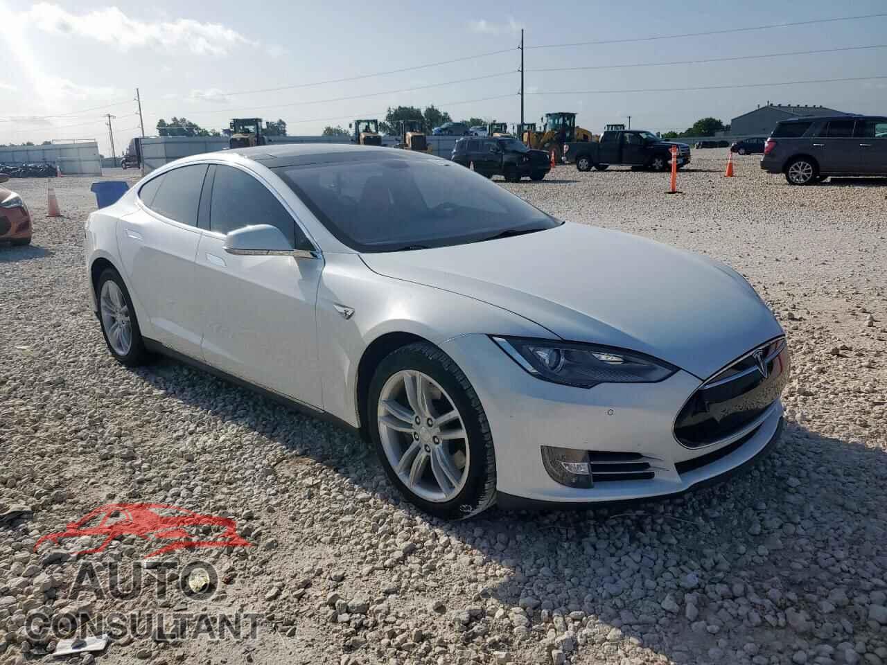 TESLA MODEL S 2013 - 5YJSA1DNXDFP26540