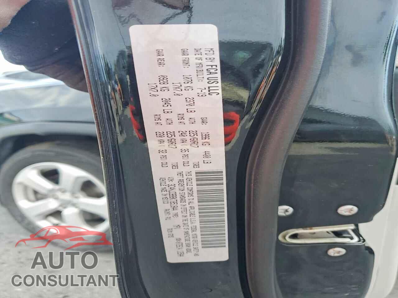 JEEP COMPASS 2019 - 3C4NJCBB8KT851844