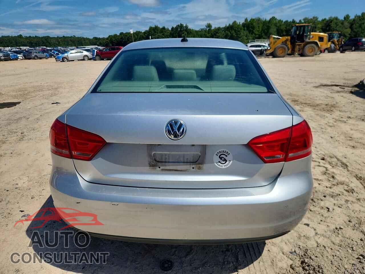 VOLKSWAGEN PASSAT 2015 - 1VWAT7A35FC040480