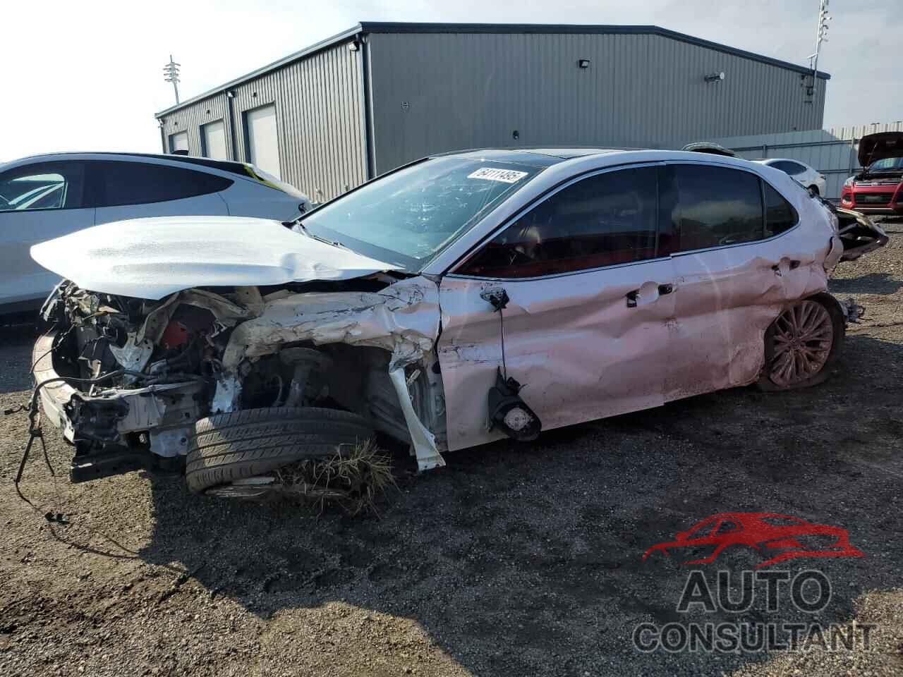 TOYOTA CAMRY 2018 - 4T1B11HK8JU116067