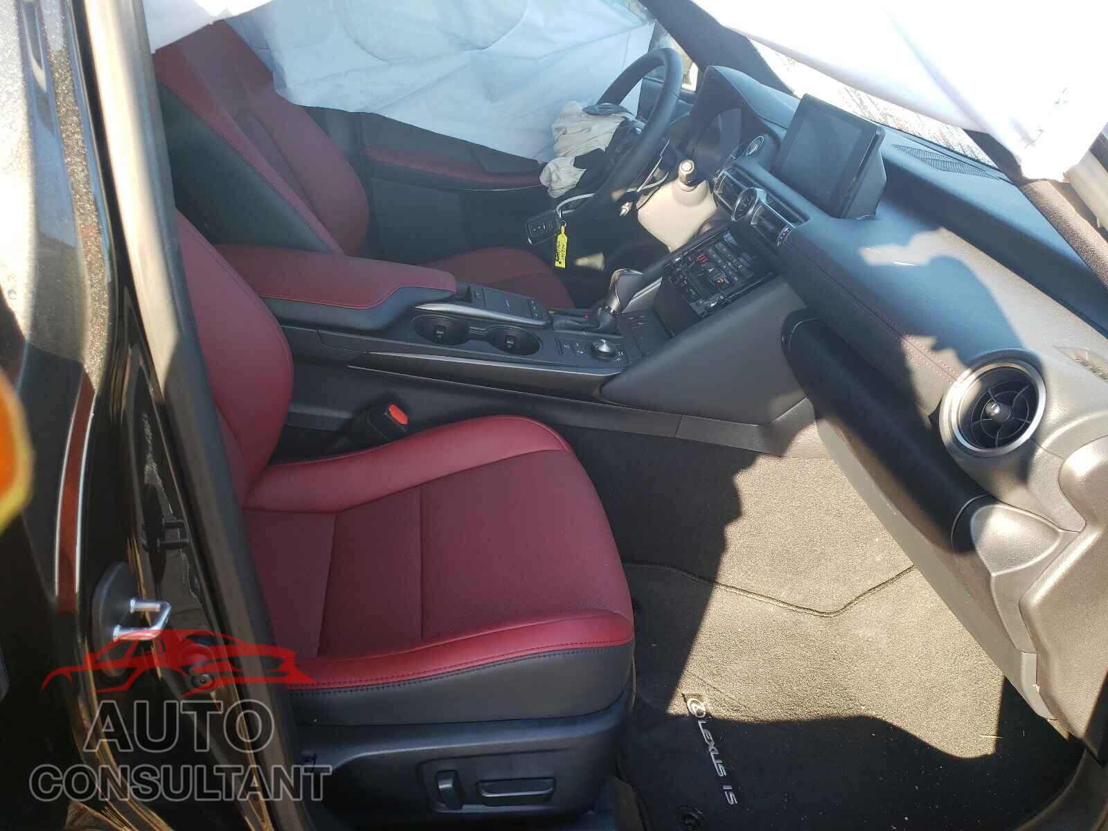 LEXUS IS 2021 - JTHCA1D23M5117252
