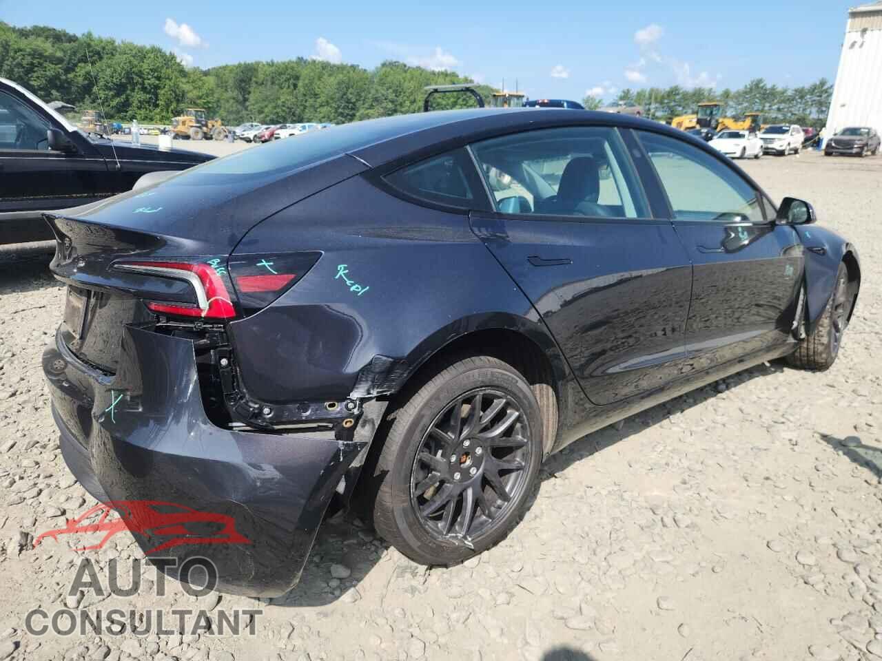 TESLA MODEL 3 2024 - 5YJ3E1EA4RF772523