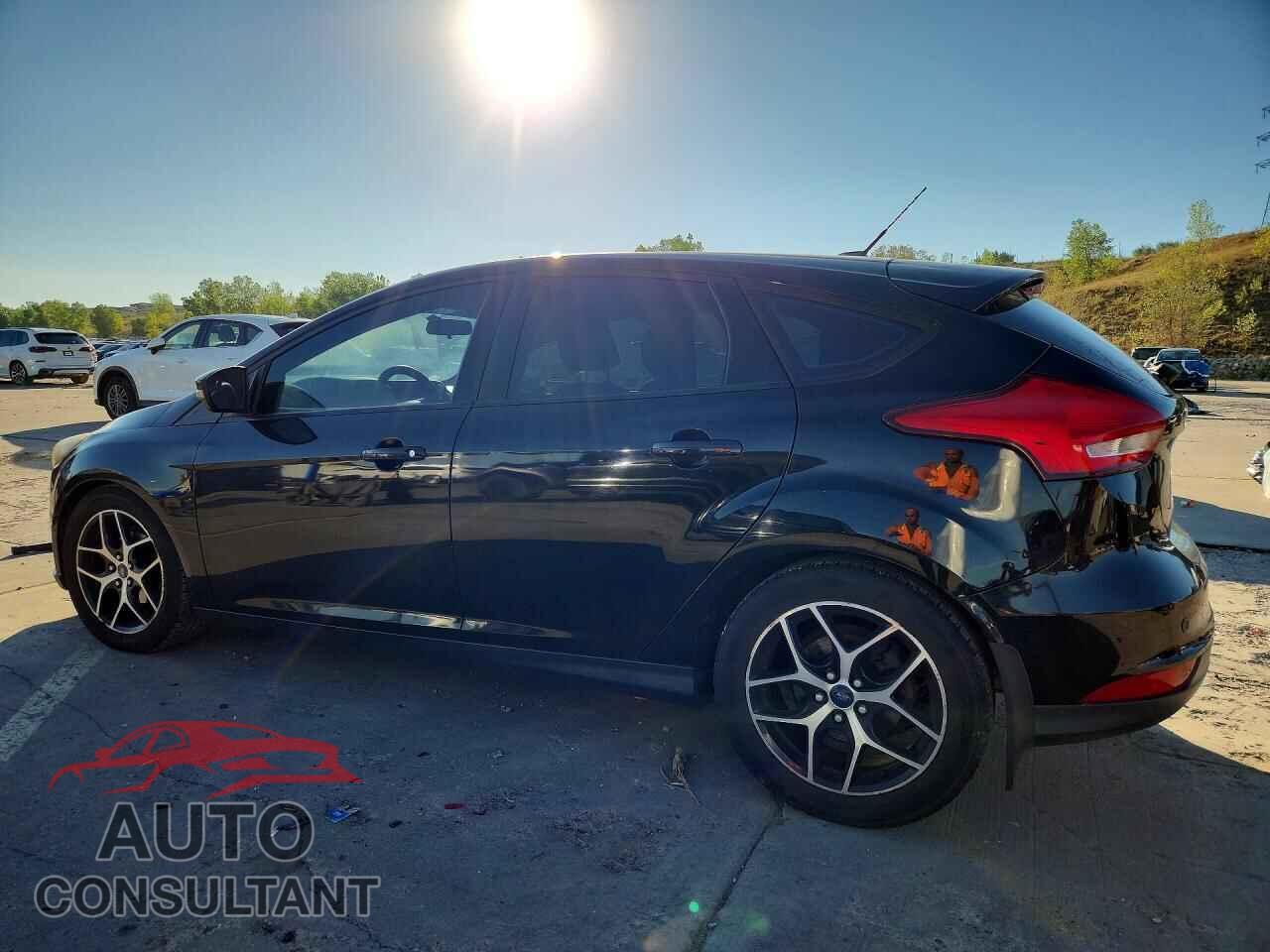 FORD FOCUS 2017 - 1FADP3M23HL219657