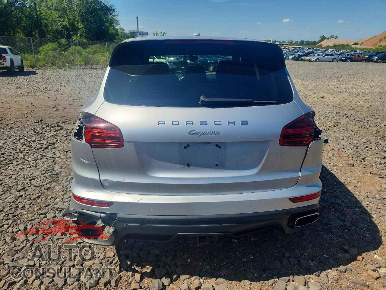 PORSCHE CAYENNE 2016 - WP1AA2A24GLA03956