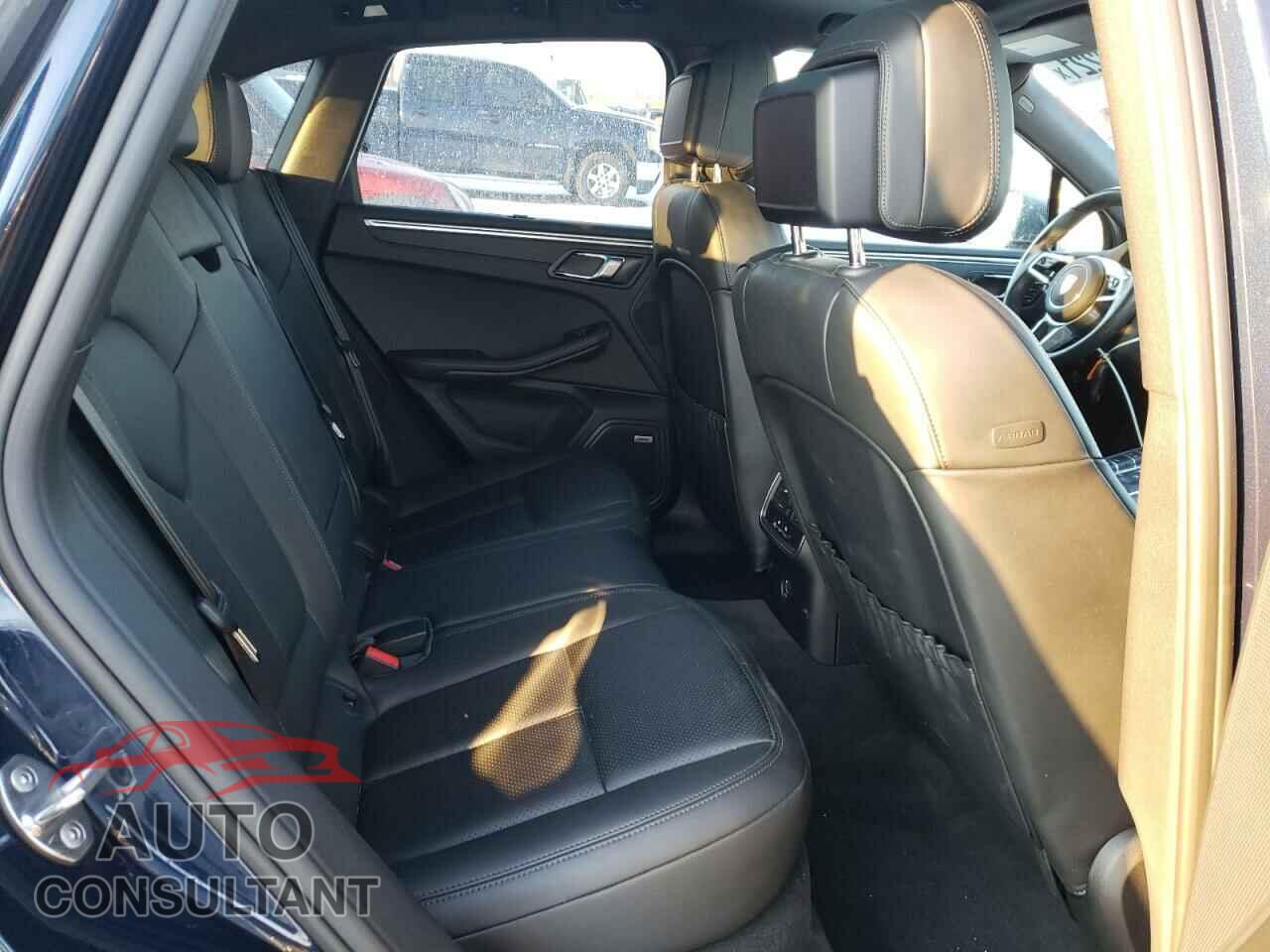 PORSCHE MACAN 2018 - WP1AA2A52JLB12000