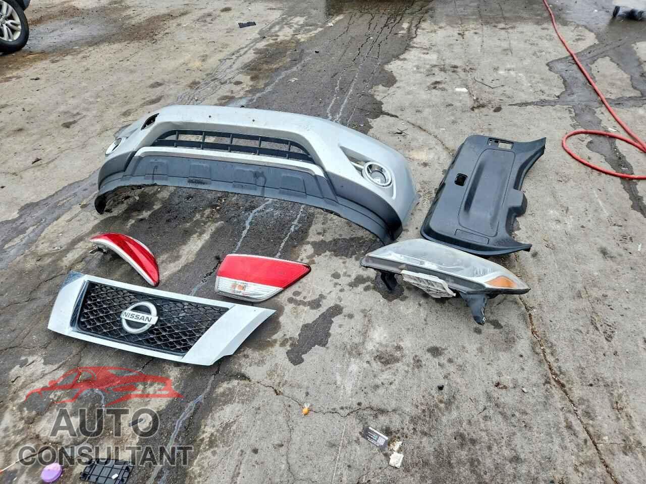 NISSAN PATHFINDER 2015 - 5N1AR2MN2FC708832