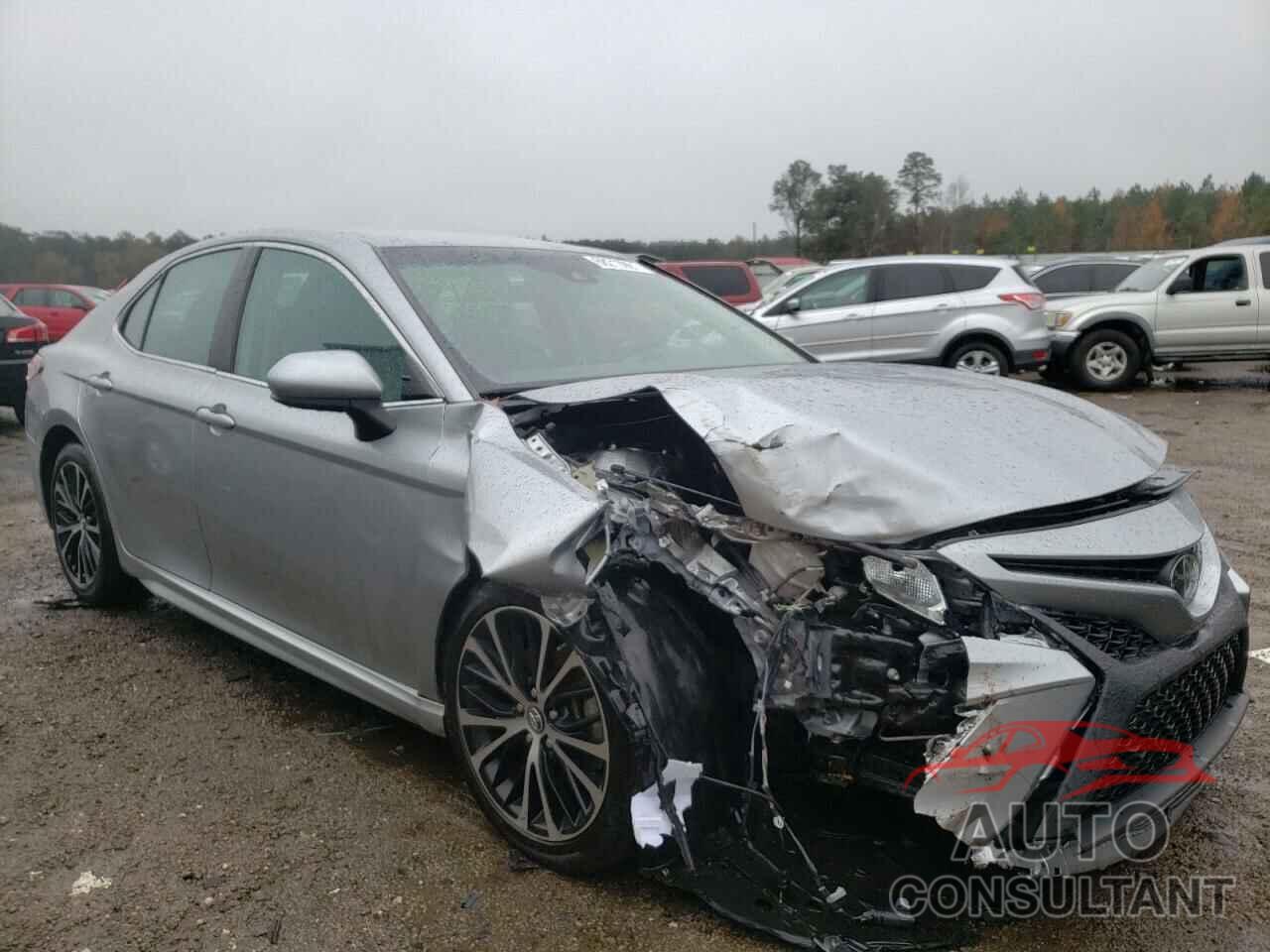 TOYOTA CAMRY 2018 - 4T1B11HK1JU588143