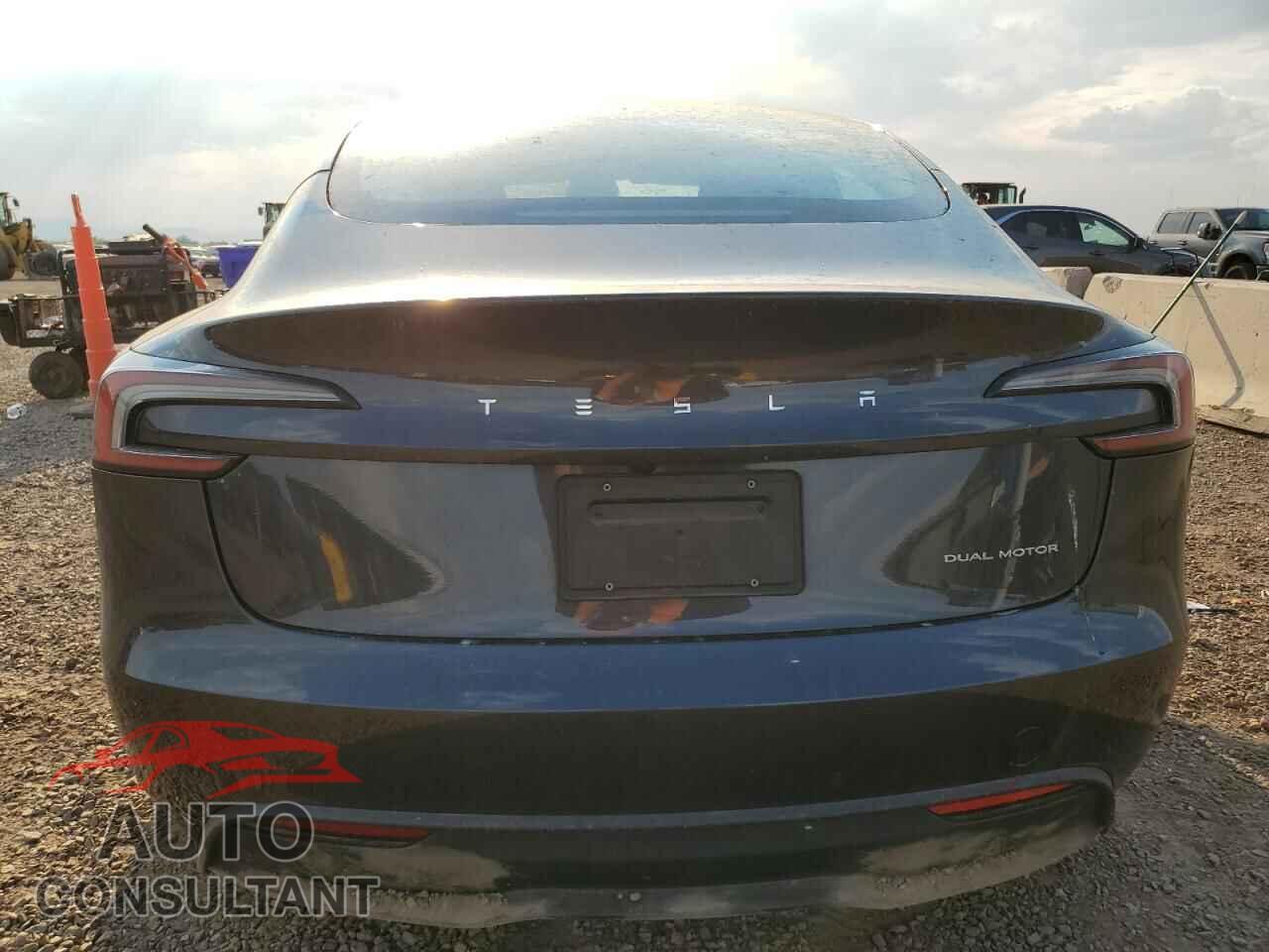 TESLA MODEL 3 2024 - 5YJ3E1EB3RF799687