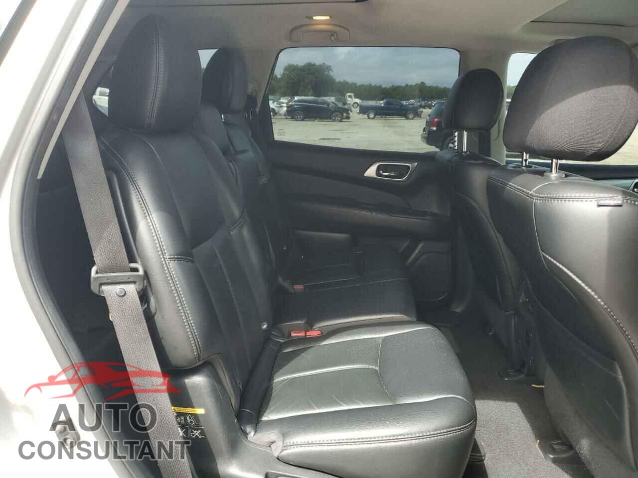 NISSAN PATHFINDER 2017 - 5N1DR2MN0HC667598
