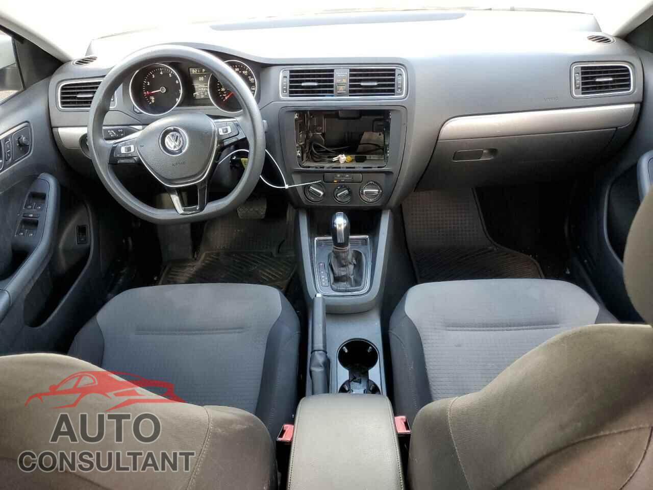 VOLKSWAGEN JETTA 2017 - 3VW2B7AJ6HM328225