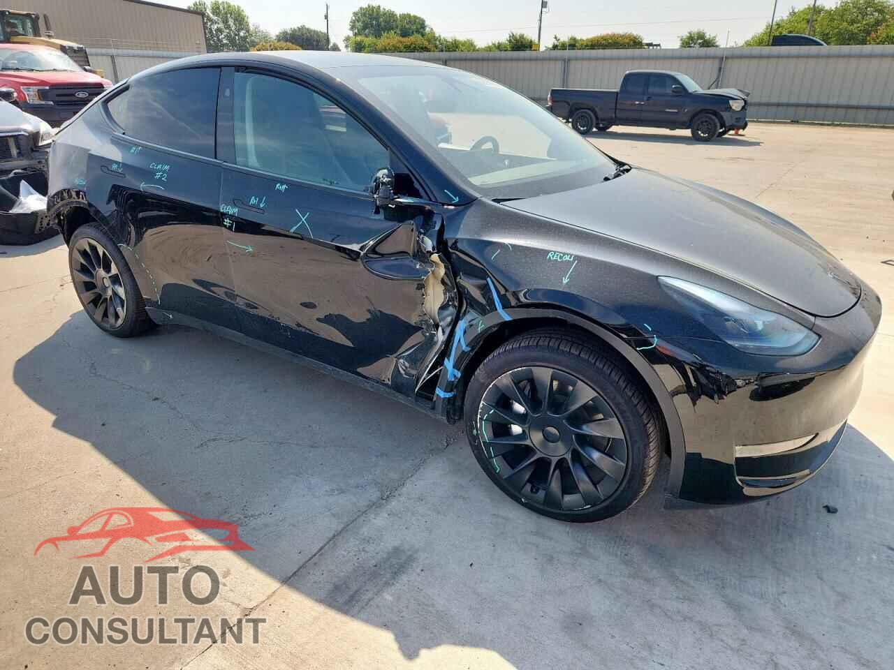 TESLA MODEL Y 2025 - 7SAYGAEE2SF302261